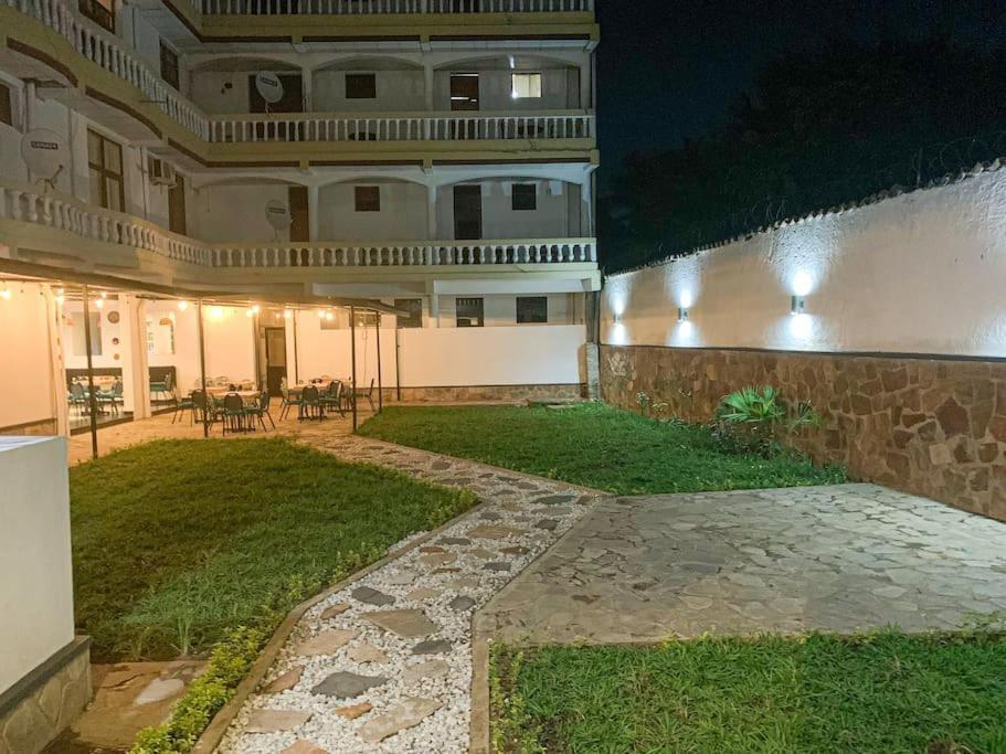 City Center Apartments Бужумбура Экстерьер фото